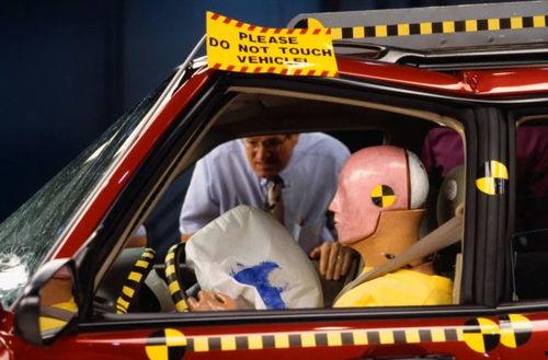 娱乐吃瓜酱汽车假人